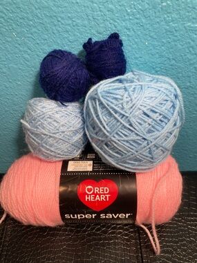 1 NWT Red Heart Super Saver Rose and 162 g / 5.68 oz Blues